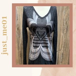 R black T-shirt long sleeve